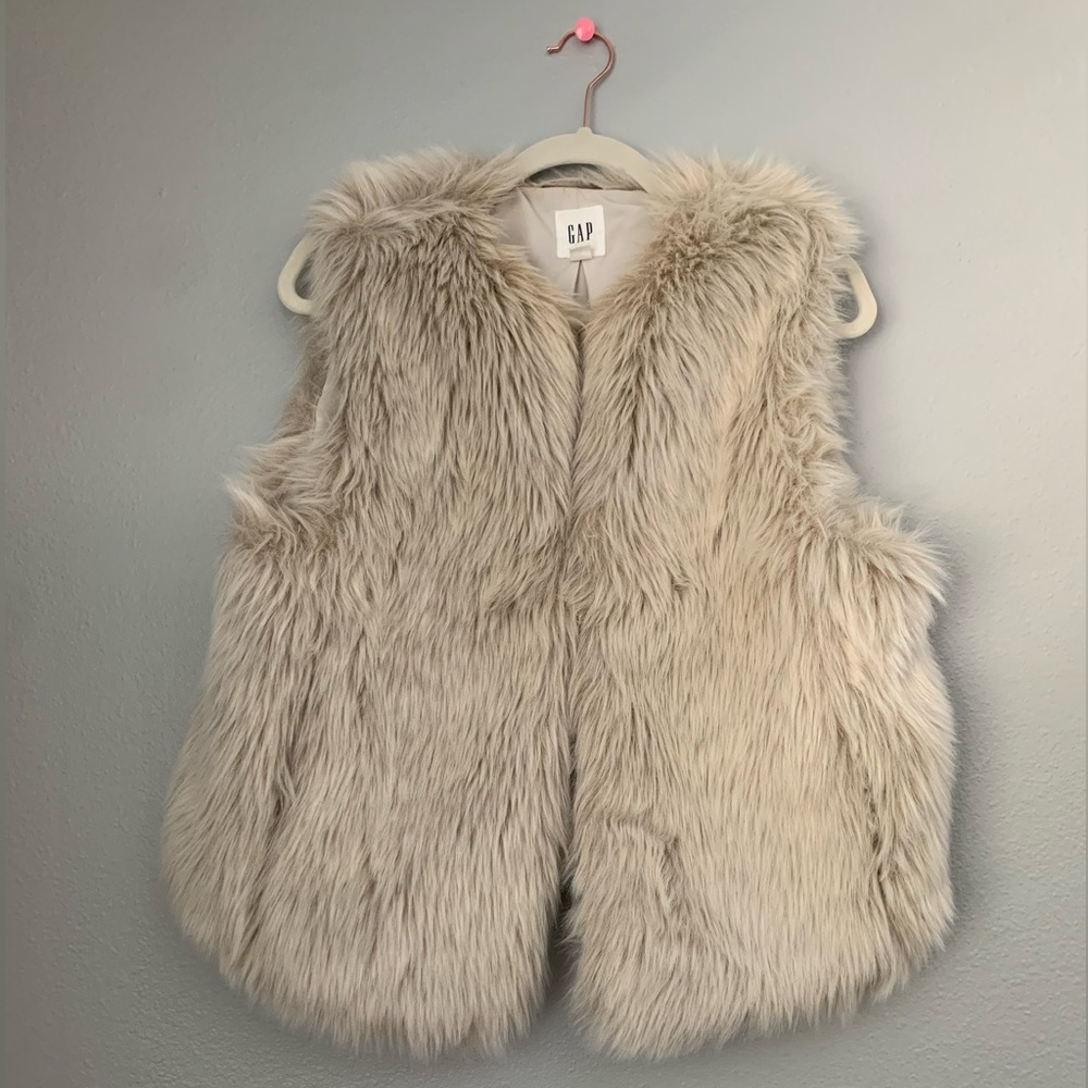 GAP Women’s Faux Fur Vest